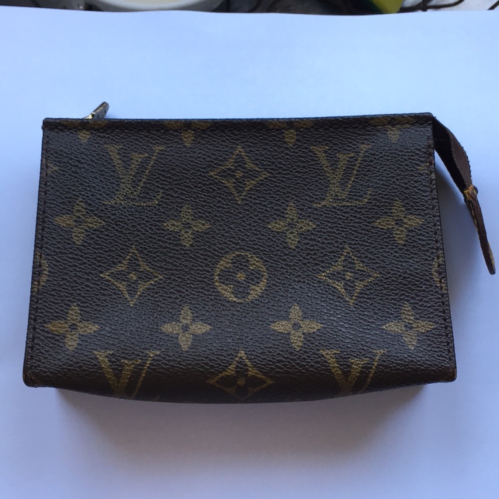 Authentic Vintage Louis Vuitton Pouch !
